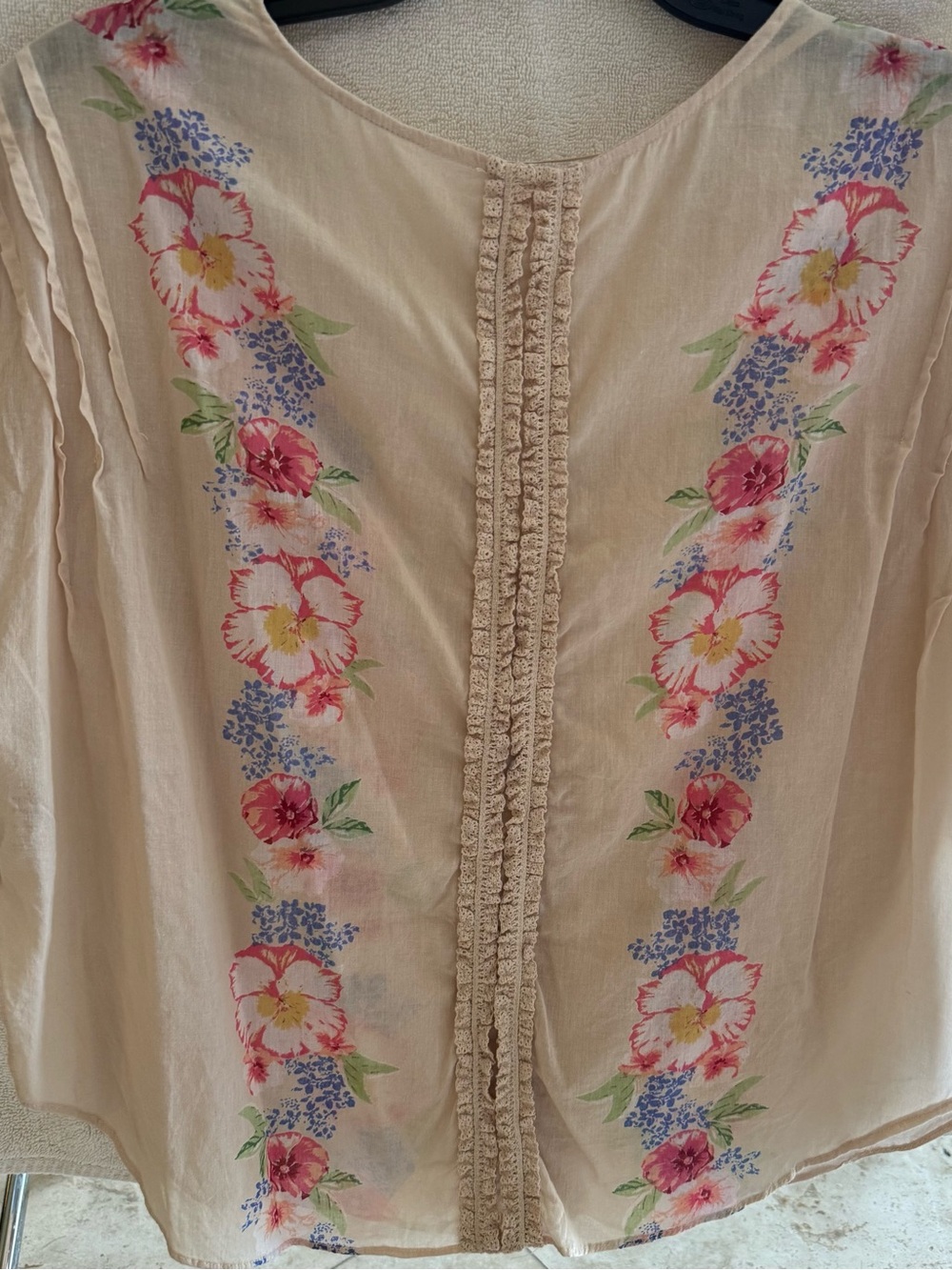 FREE PEOPLE lightweight Summer top with floral embroidery. This one is special! - Picture 4 of 9